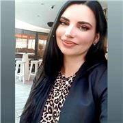 Diplomata liceo linguistico: Inglese ,Francese, Spagnolo avanzati e bilingue Italiano e Rumeno disponibile lezioni e aiuto compiti